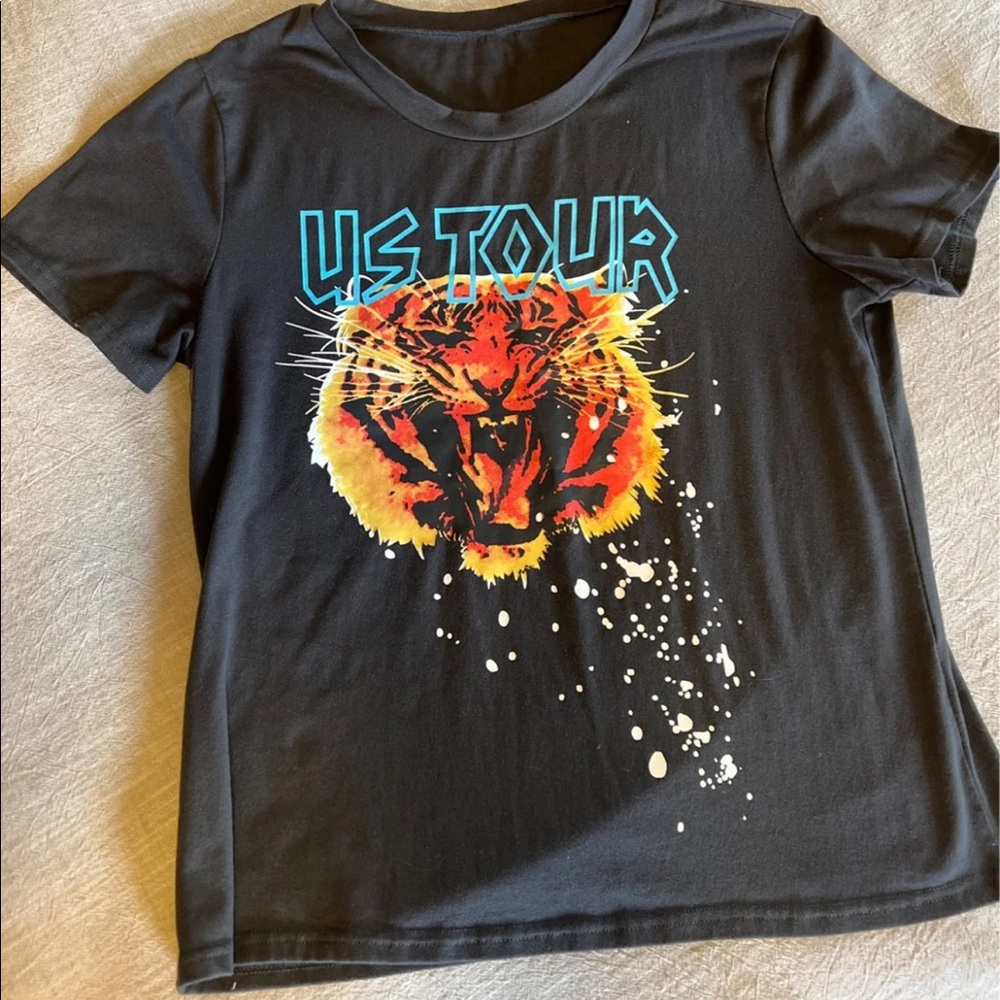 Tiger graphic tee